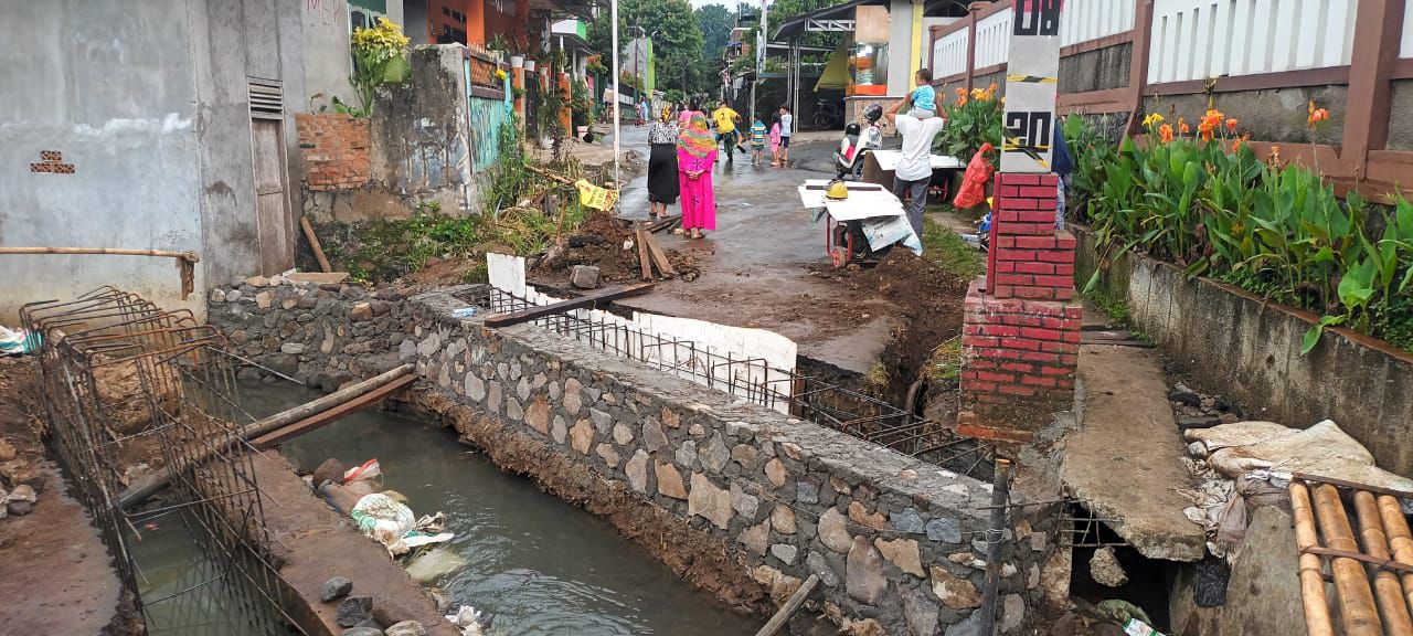 Pembangunan Jembatan di Cifor
